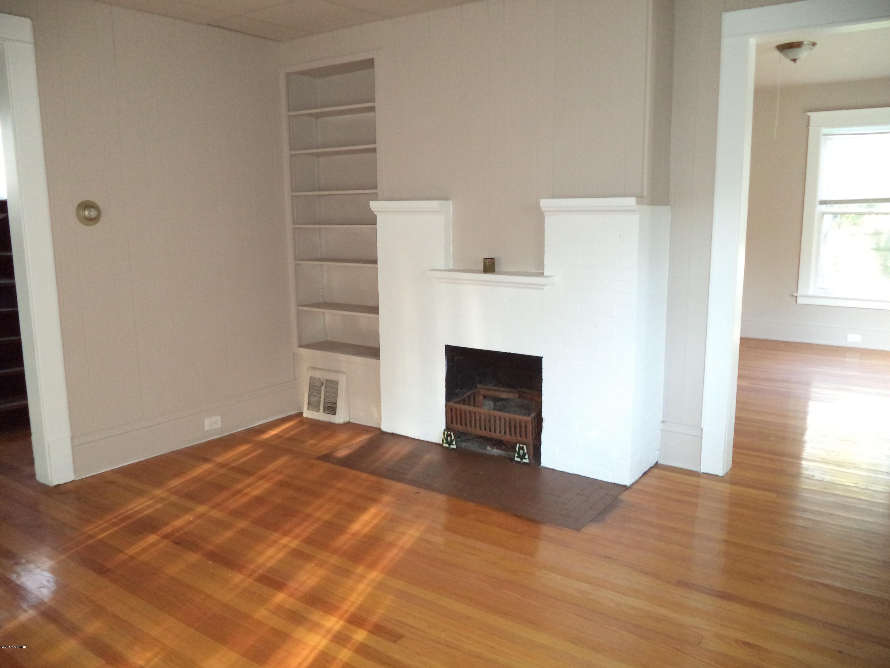 1640 5th Street Muskegon, MI 49441 - Photo 3 of 26 DSC04260