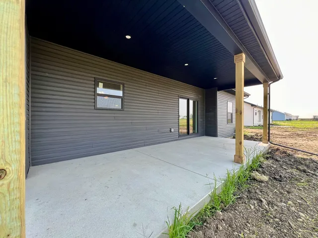 a view of a house with backyard and porch