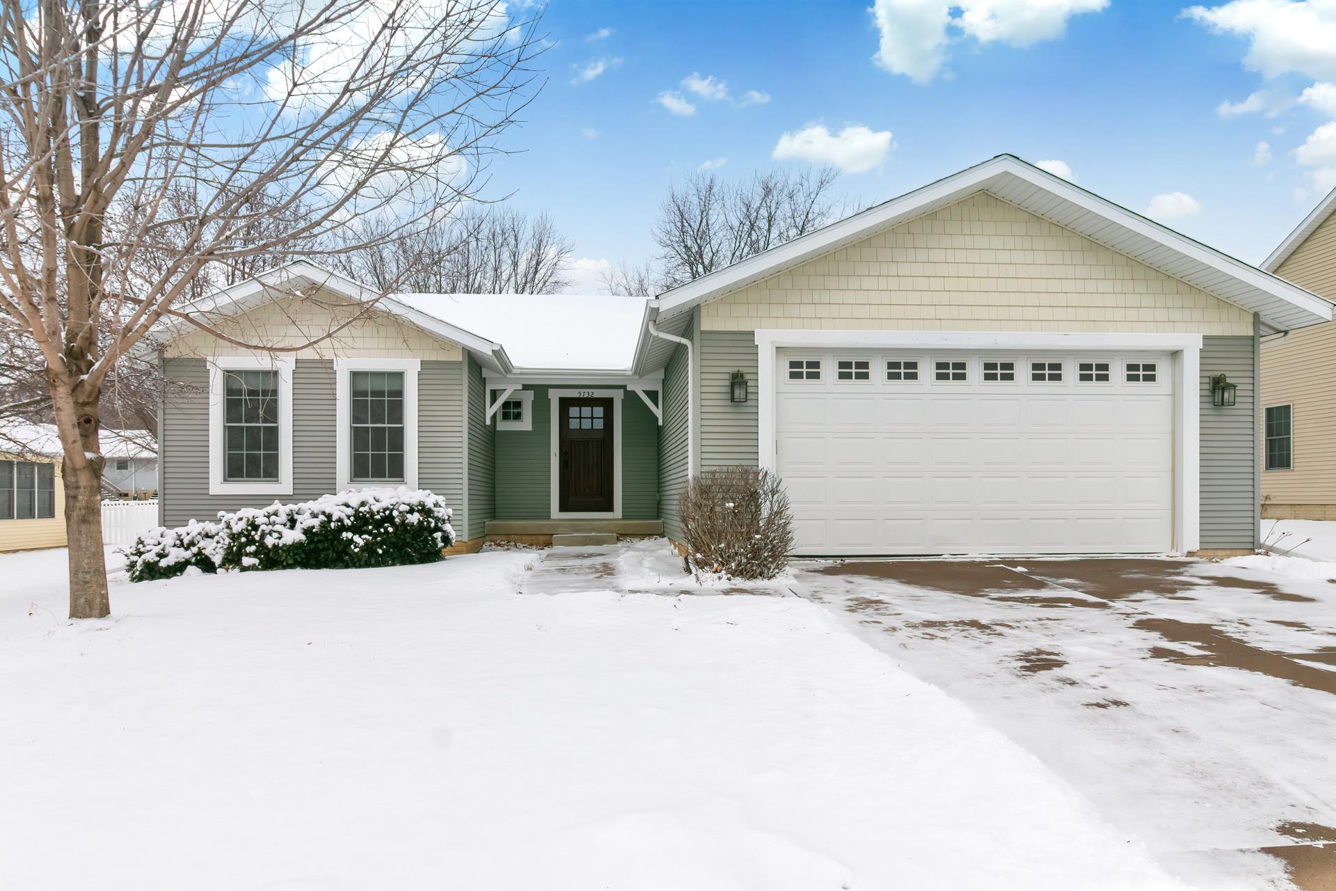 5732 Appleton Road Bettendorf, IA 52722 - Photo 1 of 25 Gallery Image 1