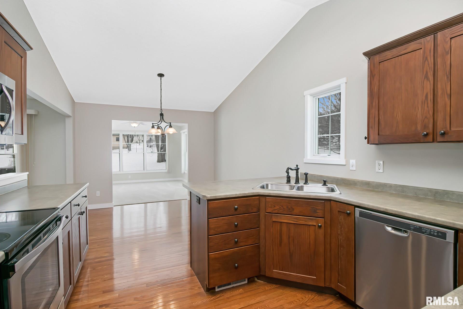 5732 Appleton Road Bettendorf, IA 52722 - Photo 15 of 25 Gallery Image 15