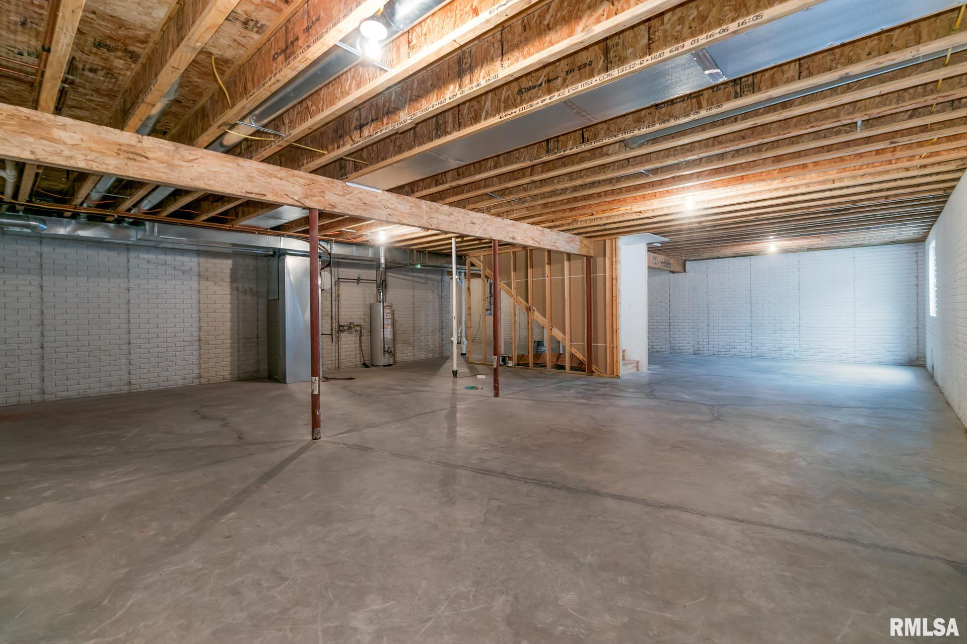 5732 Appleton Road Bettendorf, IA 52722 - Photo 21 of 25 Gallery Image 21