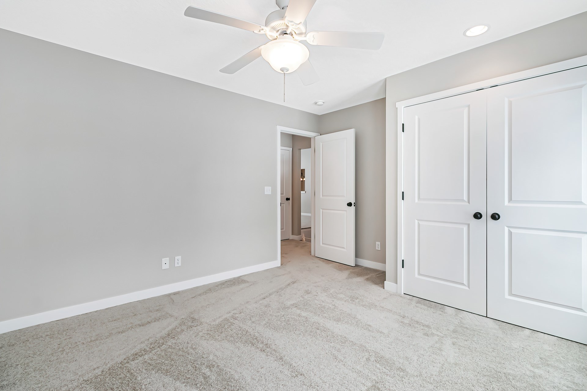 5732 Appleton Road Bettendorf, IA 52722 - Photo 5 of 25 Gallery Image 5