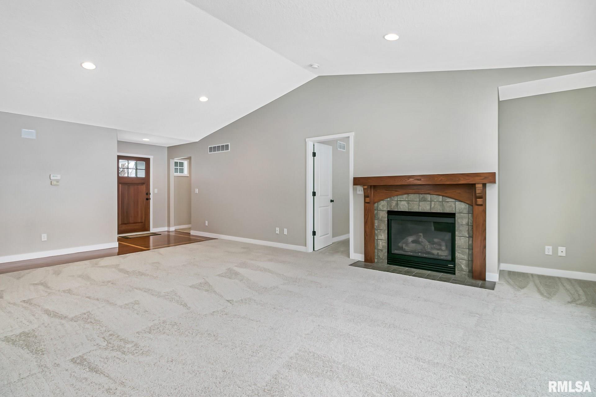 5732 Appleton Road Bettendorf, IA 52722 - Photo 9 of 25 Gallery Image 9