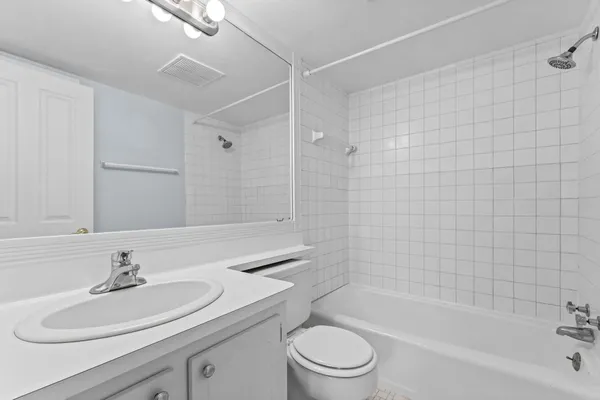 $140,000 | 4397 Wilshire Boulevard, Unit 204, Mound, MN 55364