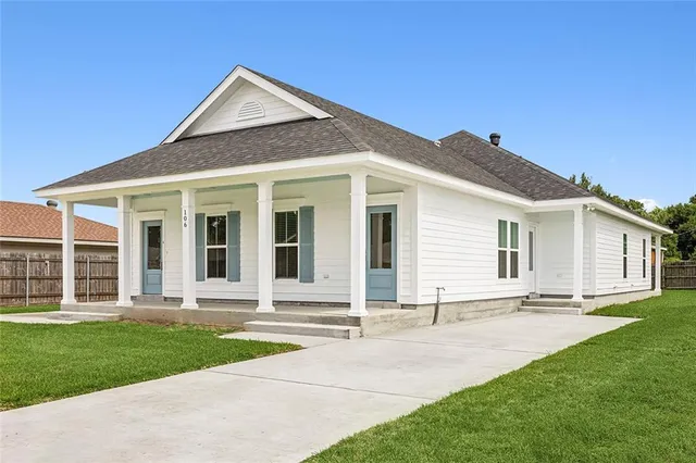 $1,800 | 106 Havana Street, Unit B, Belle Chasse, LA 70037