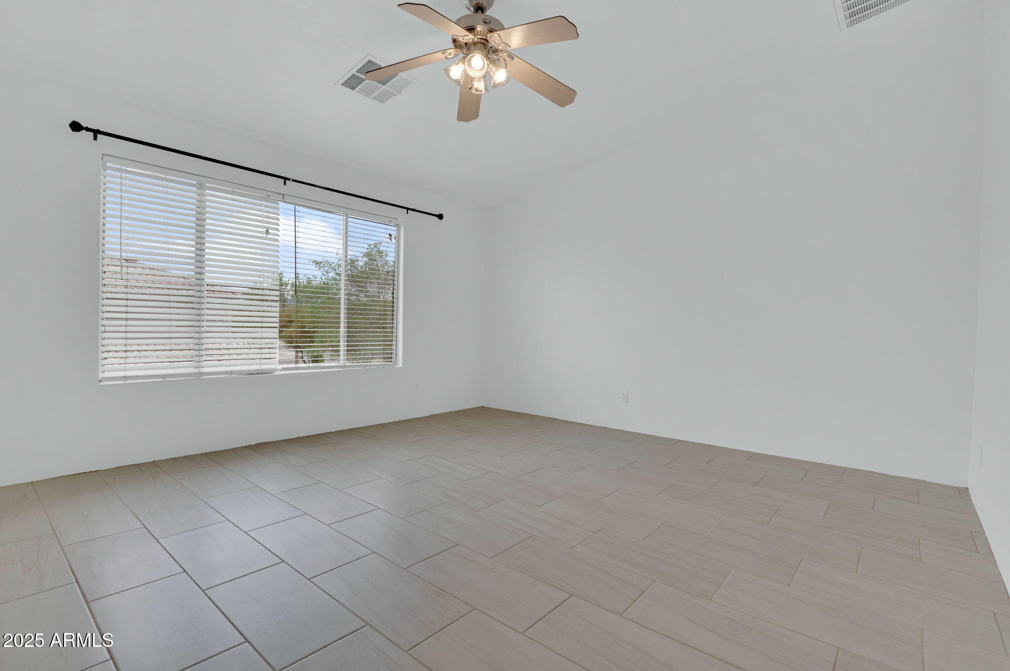 7325 West Williams Street Phoenix, AZ 85043 - Photo 13 of 30 Primary Bedroom