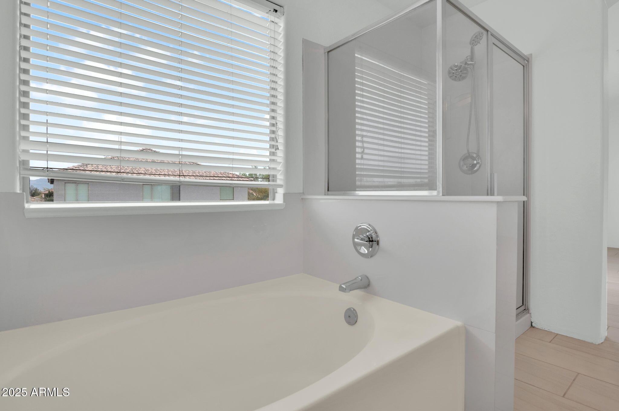 7325 West Williams Street Phoenix, AZ 85043 - Photo 16 of 30 Primary Tub & Shower