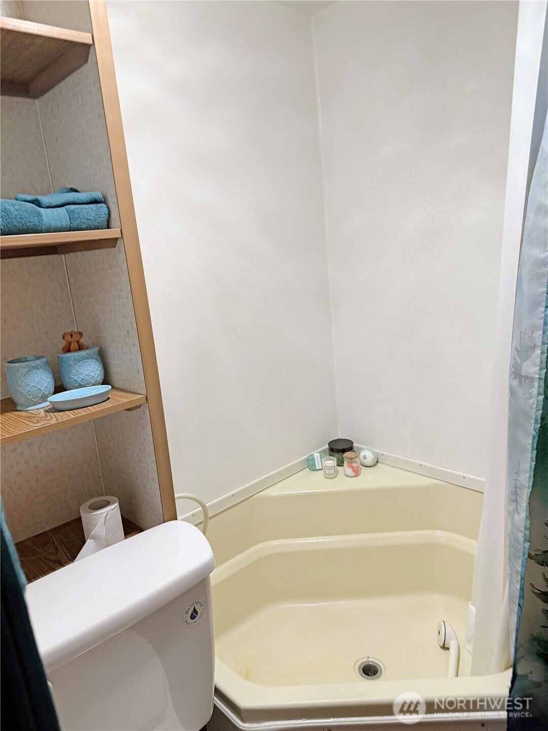 165-4 Christmas Tree Circle Maple Falls, WA 98266 - Photo 10 of 36 a bathroom with a bathtub and toilet