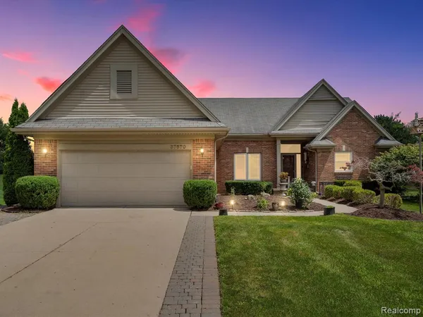 $3,200 | 37670 Kingsburn Drive, Livonia, MI 48152