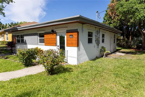 $3,100 | 250 Northwest 14th Way, Unit 250, Dania Beach, FL 33004