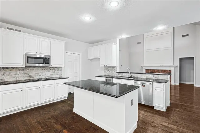 $3,500 | 7201 Sage Meadow Way, Plano, TX 75024