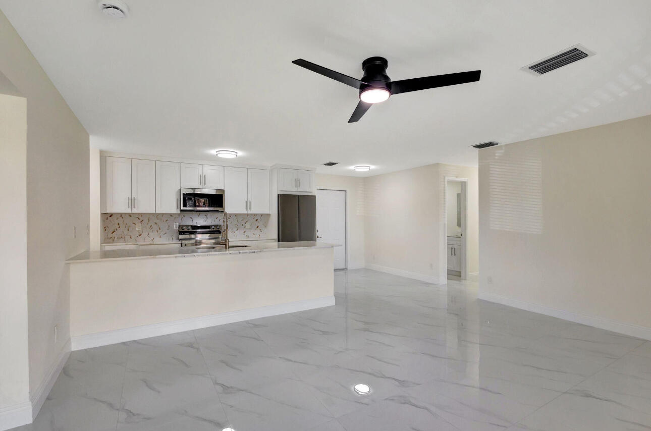 2016 Avenue South Riviera Beach, FL 33404 - Photo 17 of 17 IMG_2483
