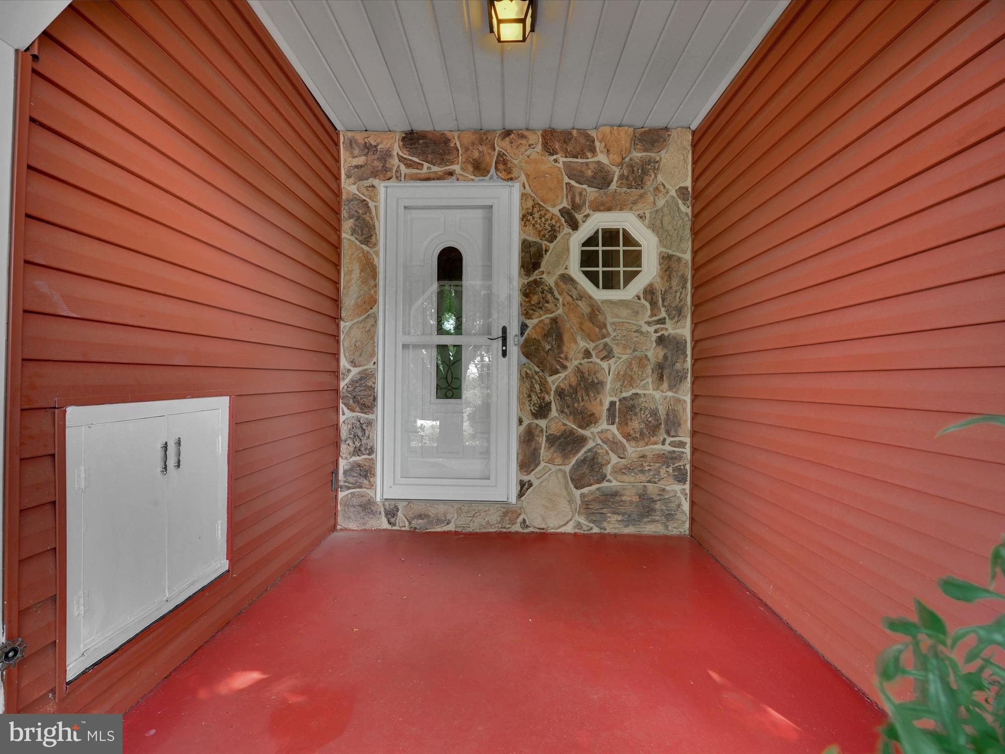 813 Disston View Drive Lititz, PA 17543 - Photo 3 of 26 V3