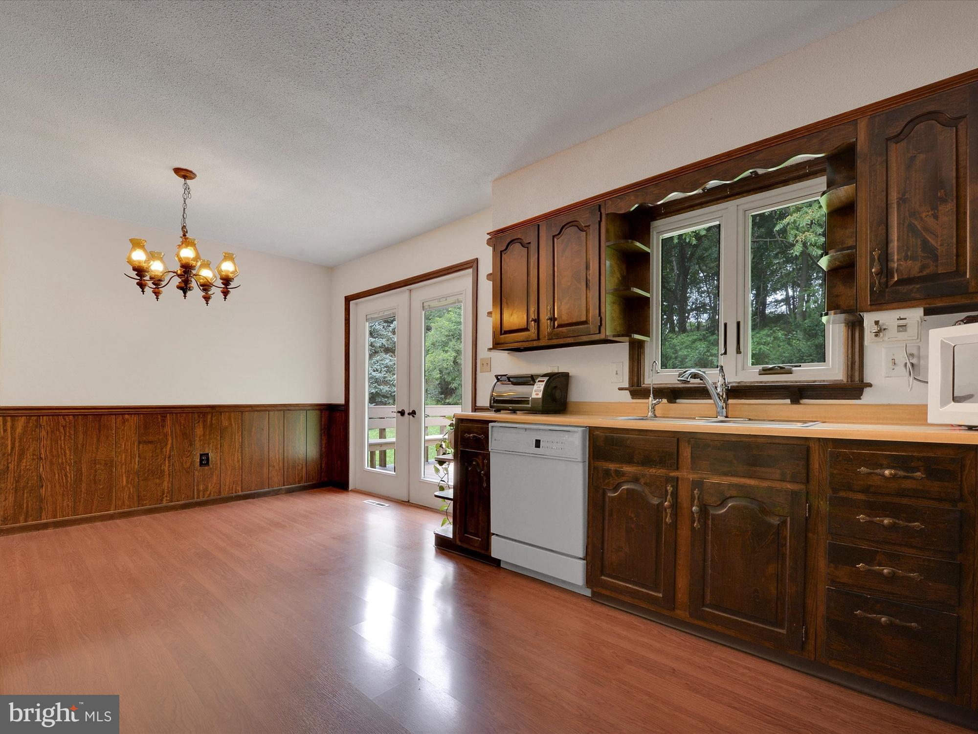 813 Disston View Drive Lititz, PA 17543 - Photo 9 of 26 Kitchen & Dining Area