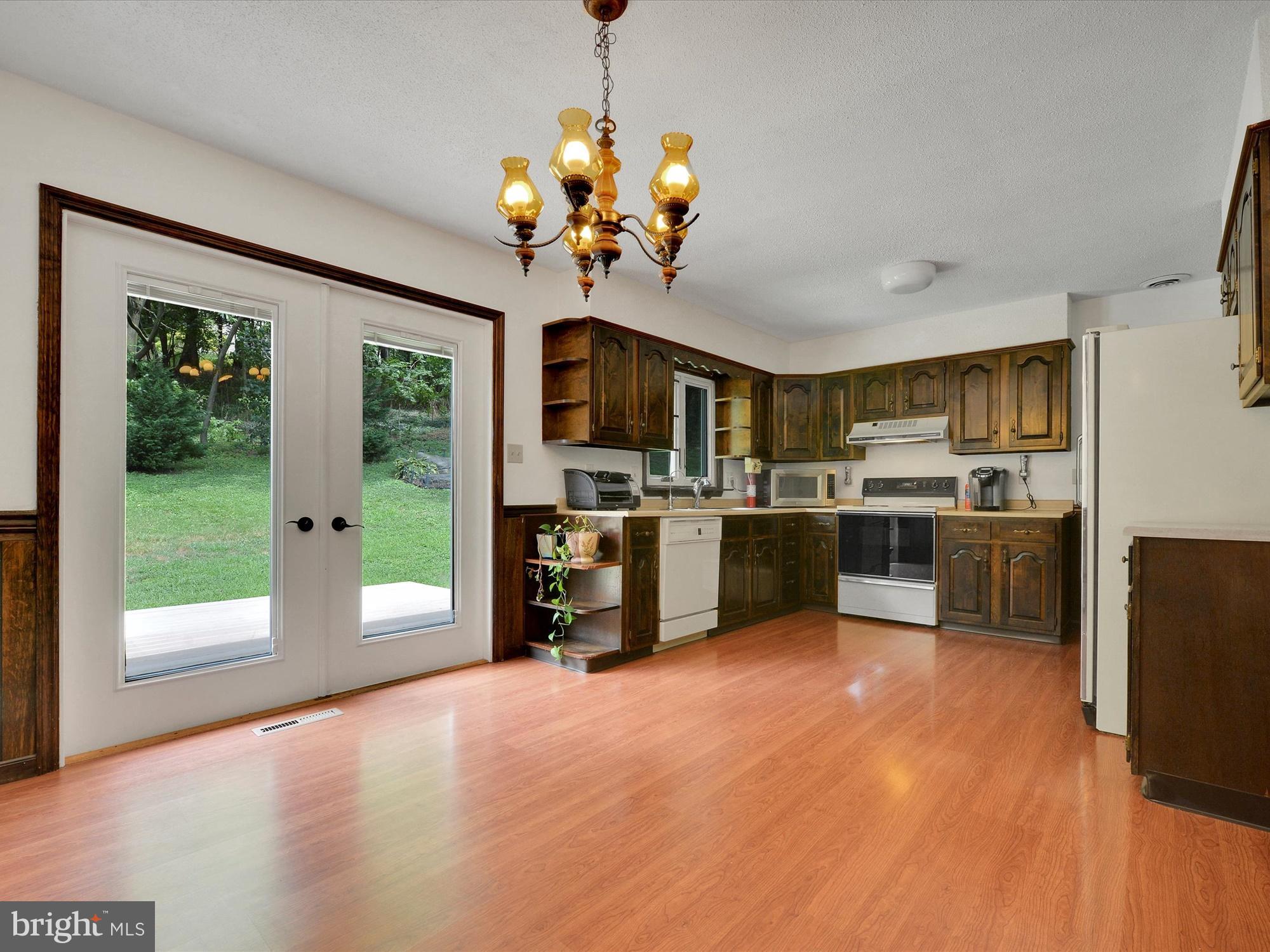 813 Disston View Drive Lititz, PA 17543 - Photo 10 of 26 V2