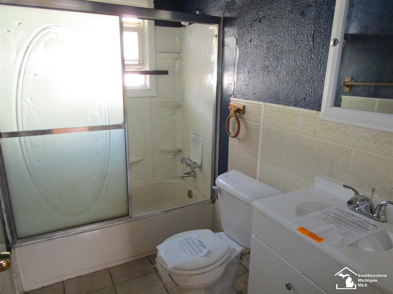 35850 Williams Street Inkster, MI 48141 - Photo 8 of 13 31235019-7.JPG