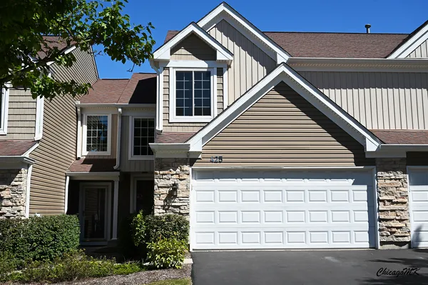 $324,900 | 425 Locksley Drive, Streamwood, IL 60107