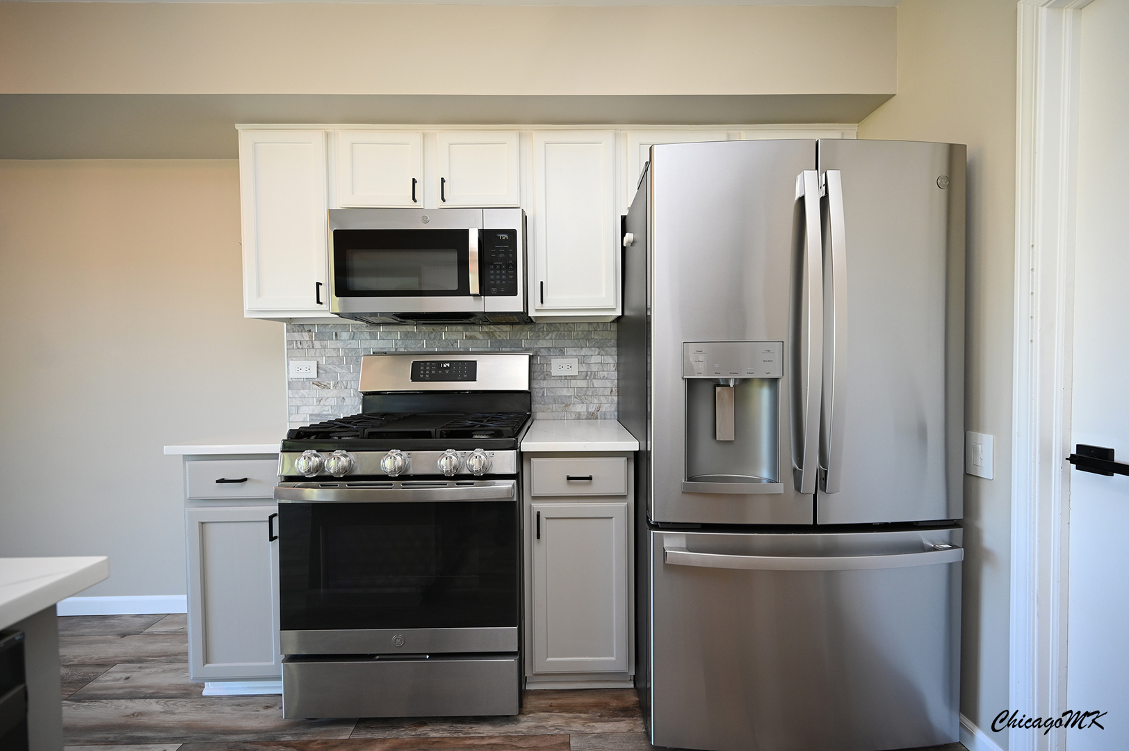 425 Locksley Drive Streamwood, IL 60107 - Photo 13 of 48 a kitchen with stainless steel appliances a refrigerator stove and microwave