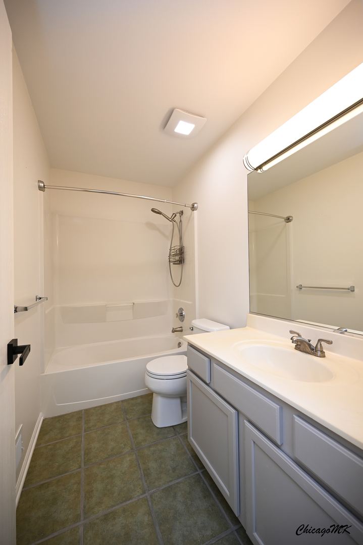 425 Locksley Drive Streamwood, IL 60107 - Photo 30 of 48 a bathroom with a sink a toilet and shower
