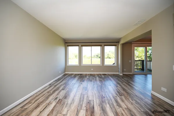 $324,900 | 425 Locksley Drive, Streamwood, IL 60107