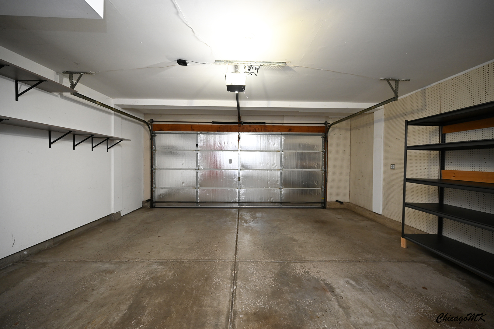 425 Locksley Drive Streamwood, IL 60107 - Photo 36 of 48 a view of a garage