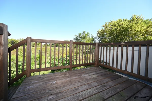 $324,900 | 425 Locksley Drive, Streamwood, IL 60107
