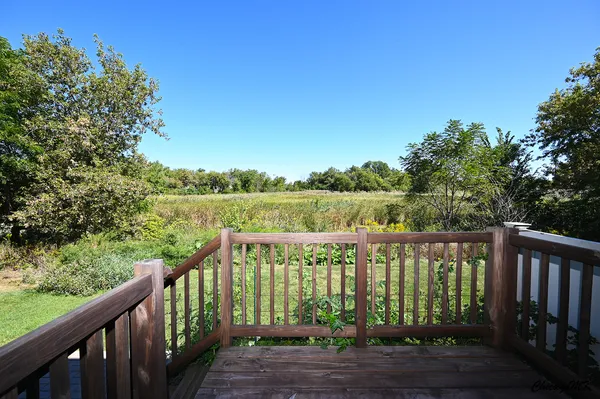 $324,900 | 425 Locksley Drive, Streamwood, IL 60107