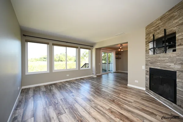 $324,900 | 425 Locksley Drive, Streamwood, IL 60107