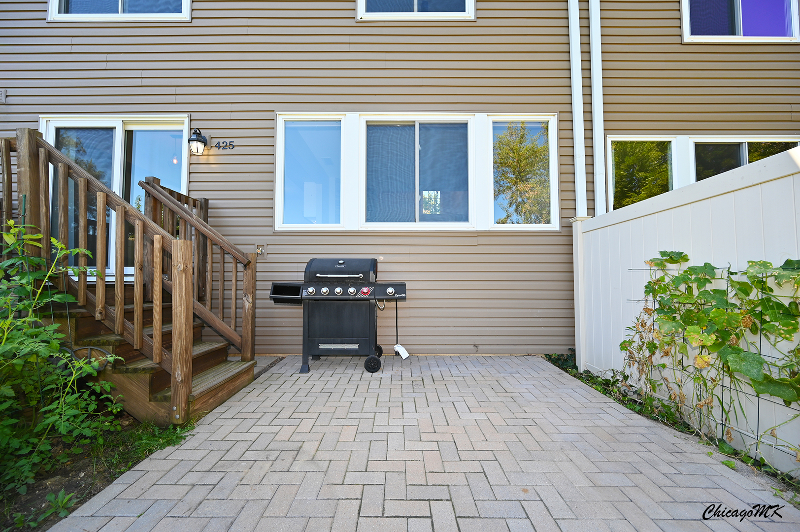 425 Locksley Drive Streamwood, IL 60107 - Photo 41 of 48 a view of a patio with table and chairs in patio