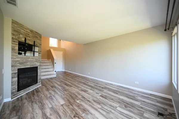 $324,900 | 425 Locksley Drive, Streamwood, IL 60107