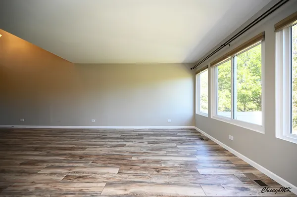 $324,900 | 425 Locksley Drive, Streamwood, IL 60107