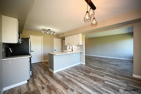 $324,900 | 425 Locksley Drive, Streamwood, IL 60107