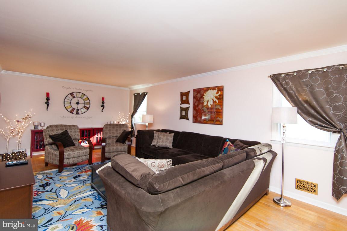 511 Maple Ridge Lane Odenton, MD 21113 - Photo 3 of 30 Living Room