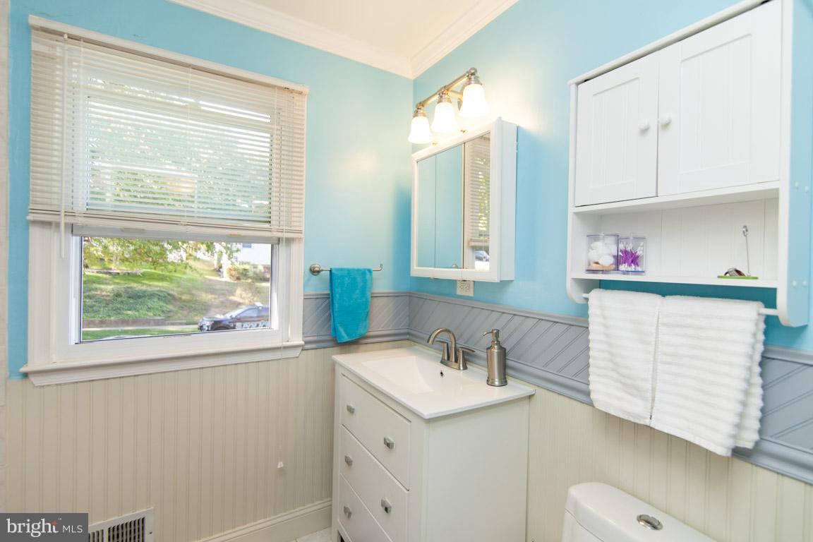 511 Maple Ridge Lane Odenton, MD 21113 - Photo 21 of 30 Hall Bathroom