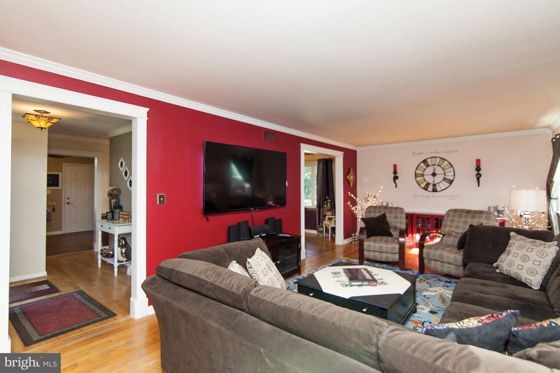 511 Maple Ridge Lane Odenton, MD 21113 - Photo 4 of 30 Living Room