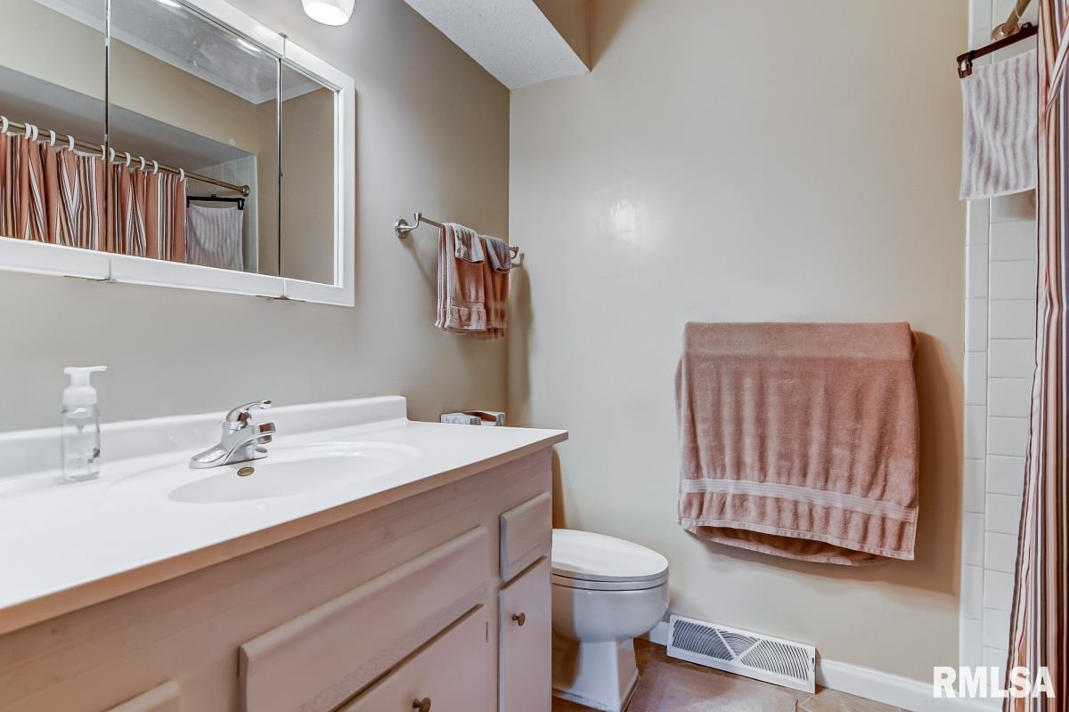 211 Golf Road, Unit A & B Springfield, IL 62704 - Photo 15 of 34 Gallery Image 15