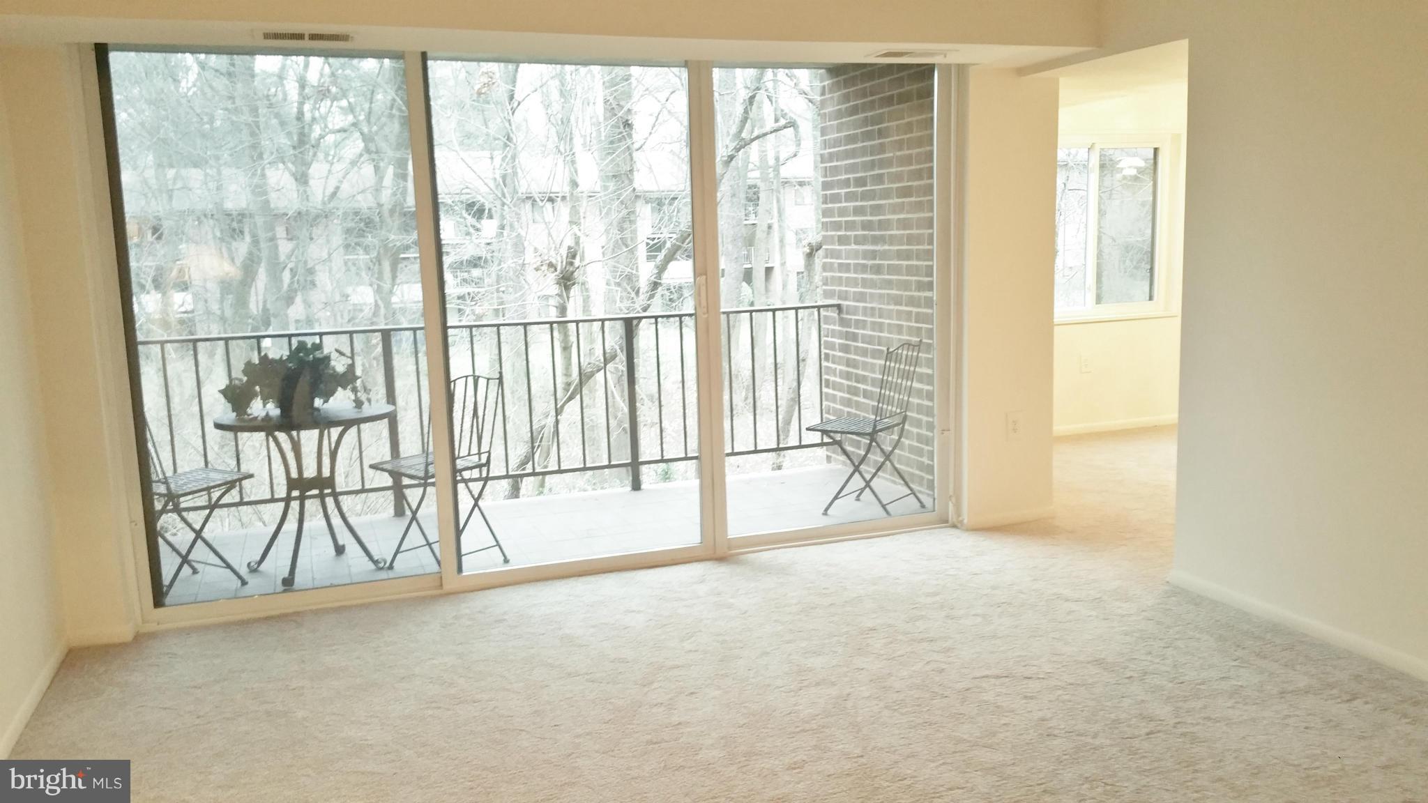 1414 Northgate Square, Unit 11B Reston, VA 20190 - Photo 4 of 25 Living Room