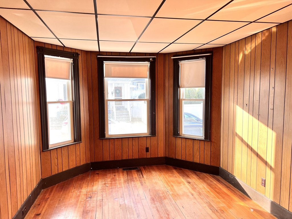 441 Winthrop Street Winthrop, MA 02152 - Photo 8 of 10 an empty room with a window