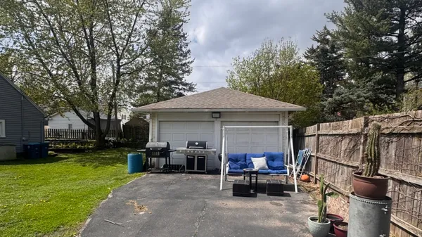 $395,000 | 209 South Commonwealth Avenue, Aurora, IL 60506