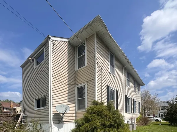 $395,000 | 209 South Commonwealth Avenue, Aurora, IL 60506