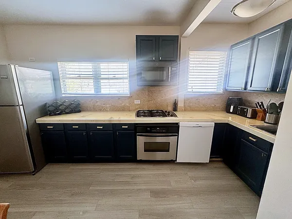 $395,000 | 209 South Commonwealth Avenue, Aurora, IL 60506