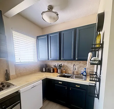 $395,000 | 209 South Commonwealth Avenue, Aurora, IL 60506