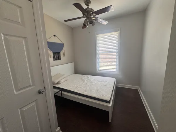 $395,000 | 209 South Commonwealth Avenue, Aurora, IL 60506