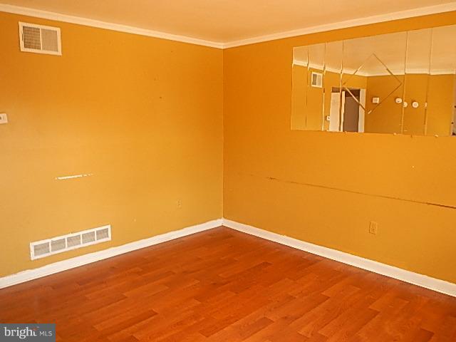 4834 Melbourne Road Baltimore, MD 21229 - Photo 3 of 16 Living Room