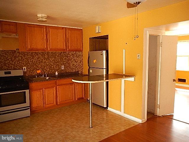 4834 Melbourne Road Baltimore, MD 21229 - Photo 5 of 16 Kitchen