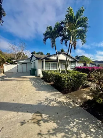 $3,900 | 733 Pine Cone Lane, Naples, FL 34104