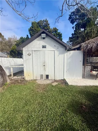 $3,900 | 733 Pine Cone Lane, Naples, FL 34104