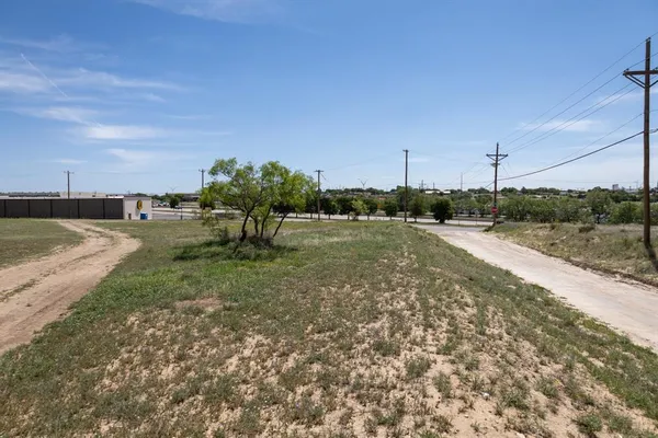 $364,000 | 2102 North Ridge Road, Lubbock, TX 79403