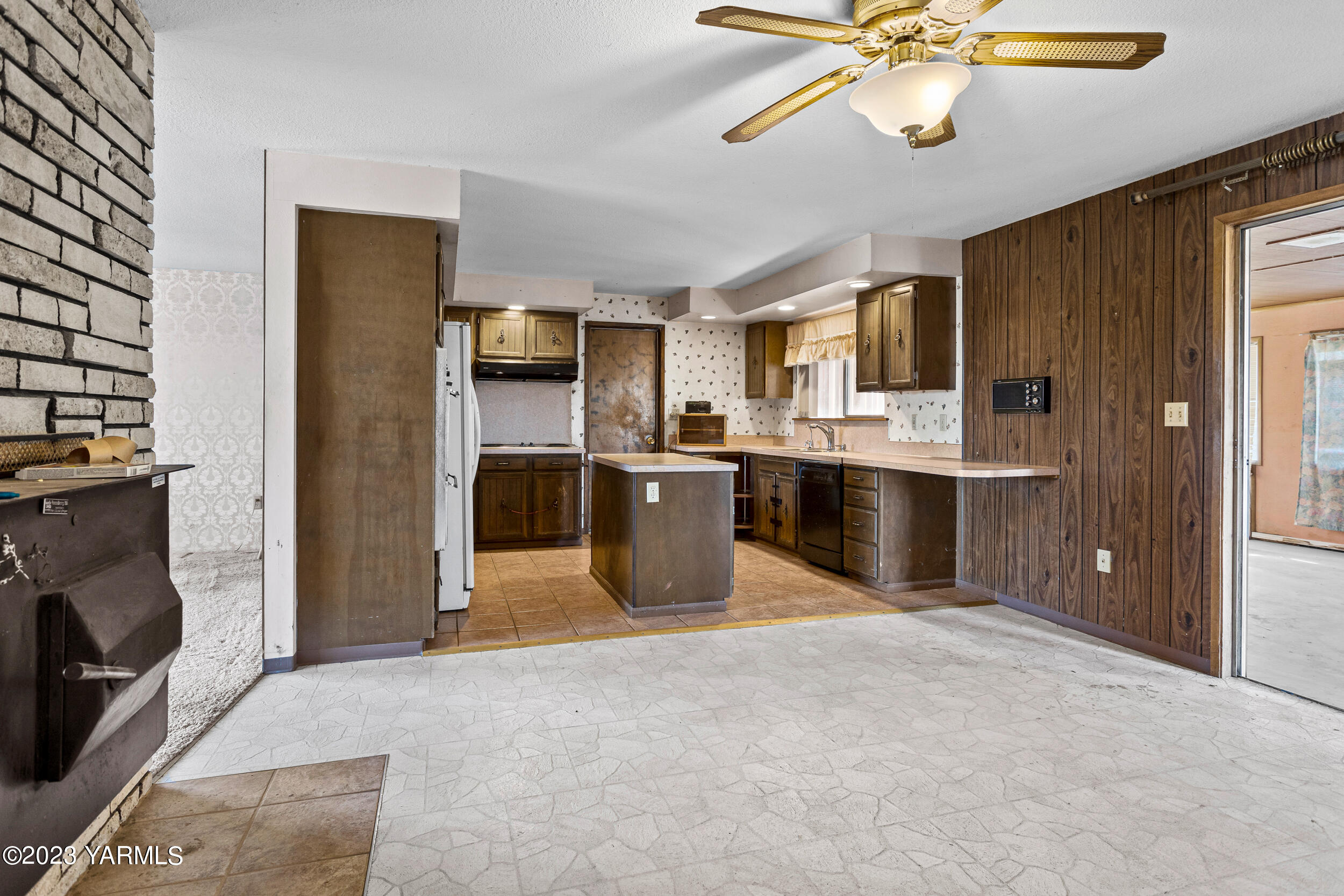3570 Lateral B Road Wapato, WA 98951 - Photo 12 of 32 a kitchen with cabinets and stainless steel appliances