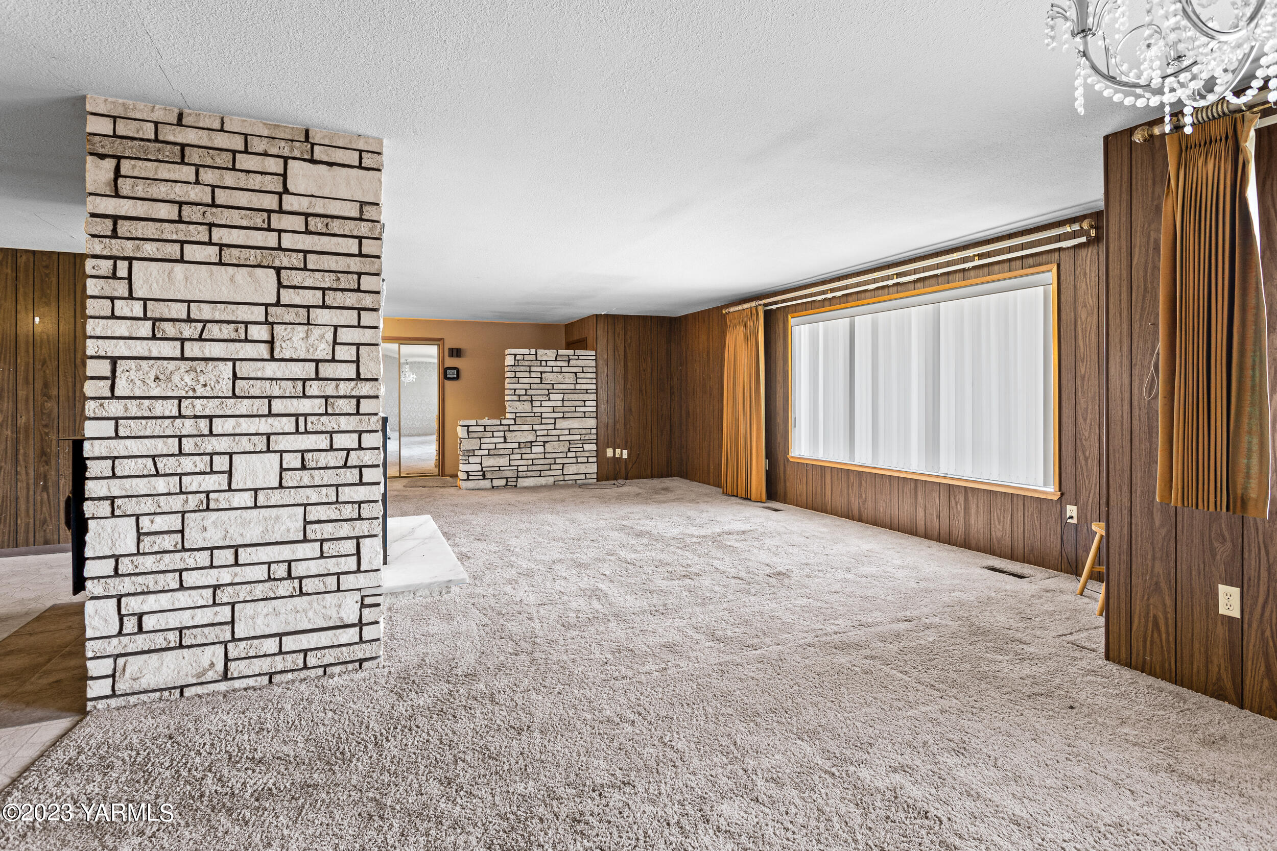 3570 Lateral B Road Wapato, WA 98951 - Photo 18 of 32 a view of an empty room with a window